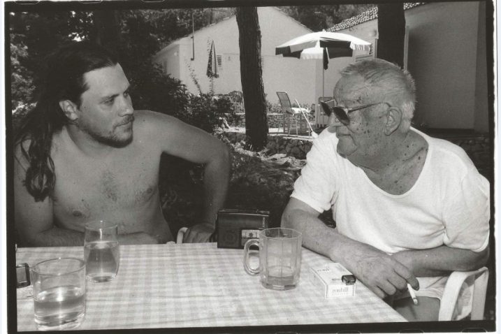Boris Dežulović i Miljenko Smoje u razgovorima što su ih vodili prije točno 20 godina u Supetru na Braču, tri mjeseca prije Smojine smrti / Foto R. BELAN