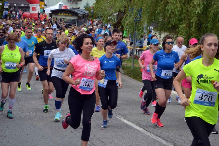 Više od šest stotina trkača svih uzrasta jučer je »okupiralo« Fužine / Snimio Marinko KRMPOTIĆ