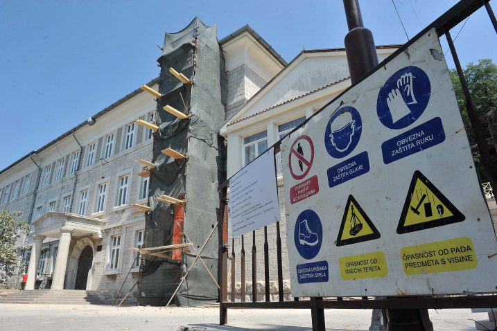 Najveći dio radova odvijat će se upravo tijekom ljeta – Osnovna škola Milana Brozovića u Kastvu / Snimio Sergej DRECHSLER