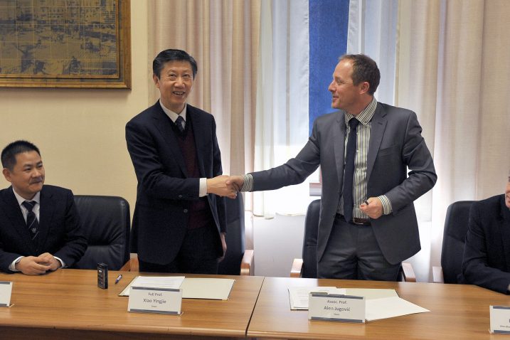 Sporazum su potpisali Xiao Yingjie i Alen Jugović / Snimio Roni BRMALJ