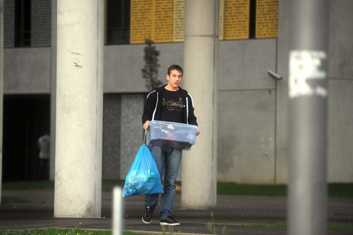 Život u domu donosi mladima neke nove obaveze i – ograničenja / snimio R. BRMALJ