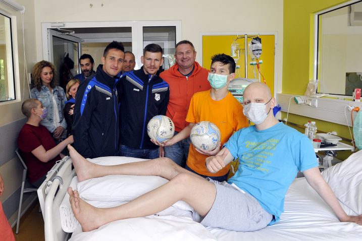 Dobrodošlo ohrabrenje – Mario Gavranović, Roman Bezjak i Matjaž Kek u društvu Tina Pribanića i Matije Katalinića / snimio Silvano JEŽINA