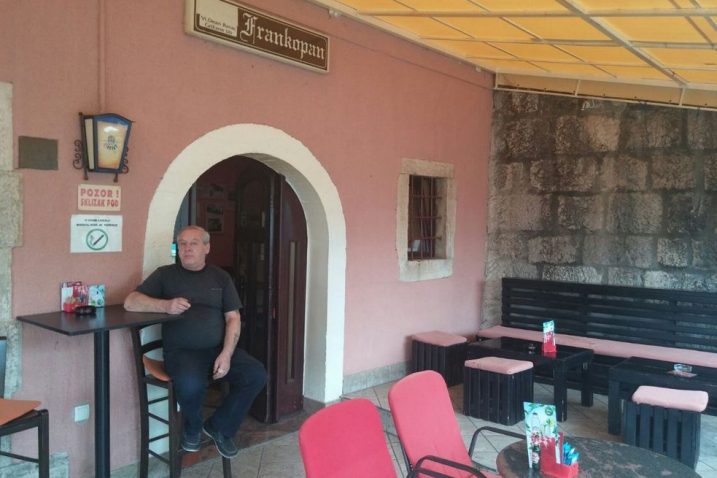 Više od kafića – Frankopan je središnje mjesto društvenog života u Grižanama / Snimio Anto RAVLIĆ