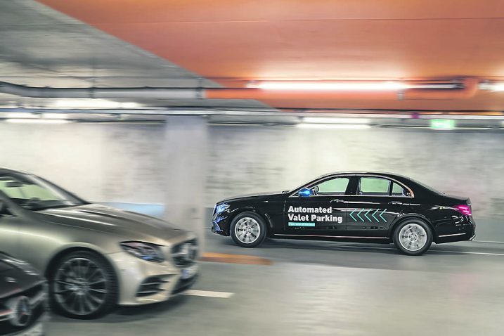 Mercedes bez vozača do »parkinga«