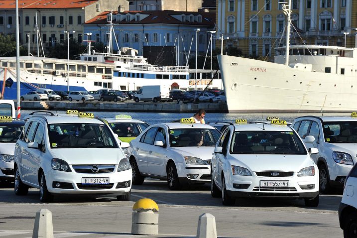 Grad Rijeka, kao i sve ostale jedinice lokalne samouprave, razvlašten je u pogledu autotaksi službe / Snimio Sergej DRECHSLER