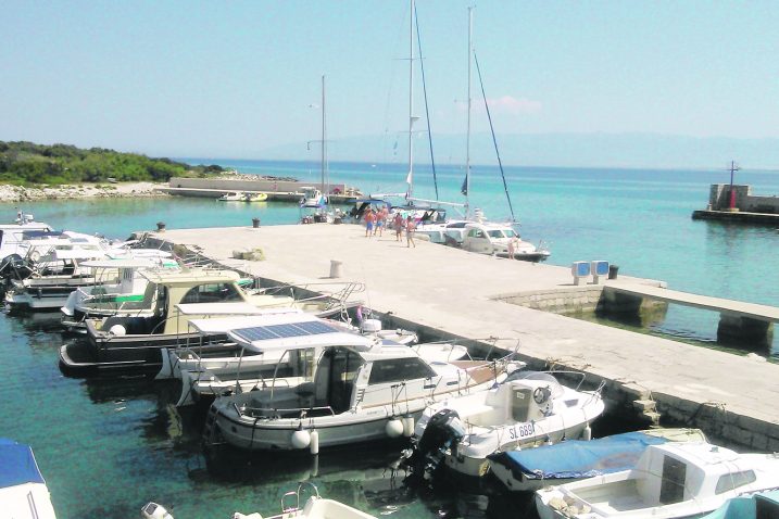 Vađenje konopaca za brodice u maloj lučici Silba Mul izazvalo ogorčenje nautičara / arhiva NL