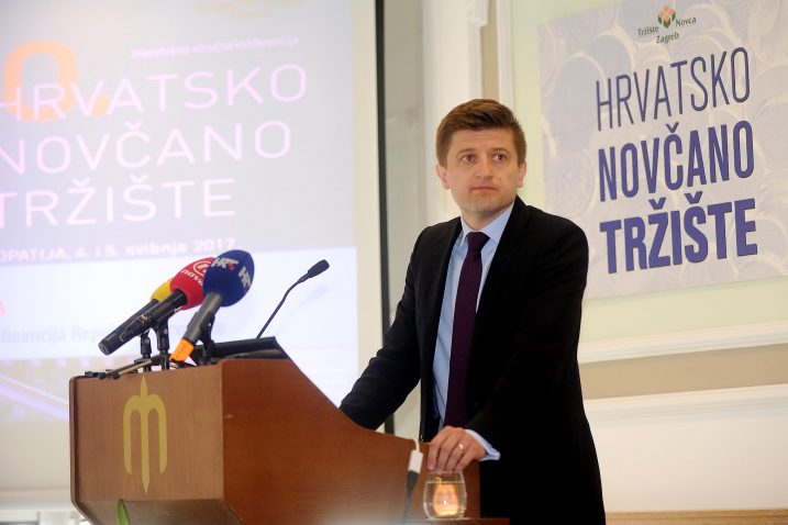 Zbog kupnje borbenih zrakoplova Hrvatska je odredila stalno povećanje vojnog proračunaProračun izrađuje u nepovoljnim okolnostima – Zdravko Marić / arhiva NL