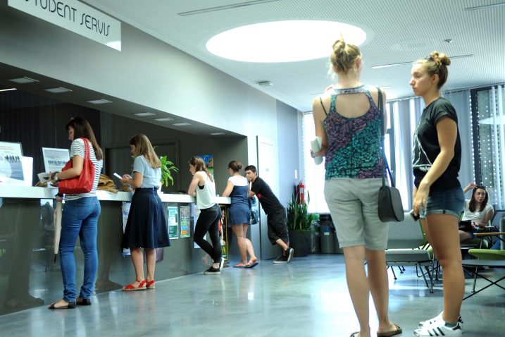 Iako je turistička sezona u punom jeku, potražnja za studentskom radnom snagom ne jenjava / snimio M. Gracin