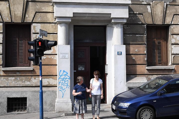 Stanari Laginjine 29 žale se zbog susjede tvrdeći da je kriva za povećanu potrošnju vode / Snimio Ivica TOMIĆ
