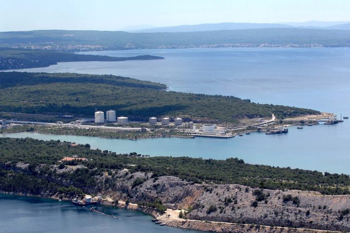 Zemljište za gradnju terminala se još uvijek nalazi u vlasništvu Dina Petrokemije u stečaju / Foto NL arhiva