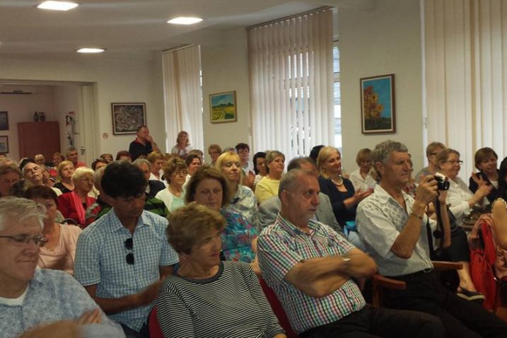 Publika na predstavljanju zbirke pjesama u Ilindenu