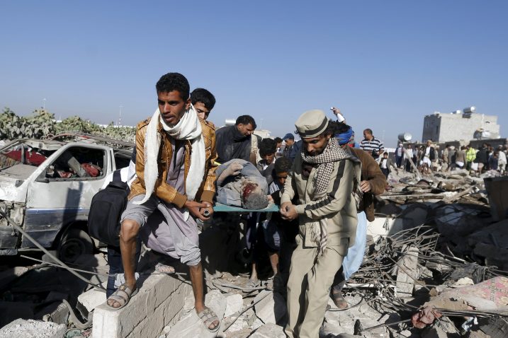 Panika u području blizu Sane razorenom zračnim napadima / Reuters