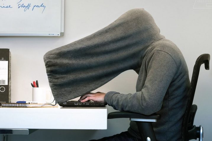 Postalo je upitno je li danas privatnost uopće moguća, na internetu i izvan njega
