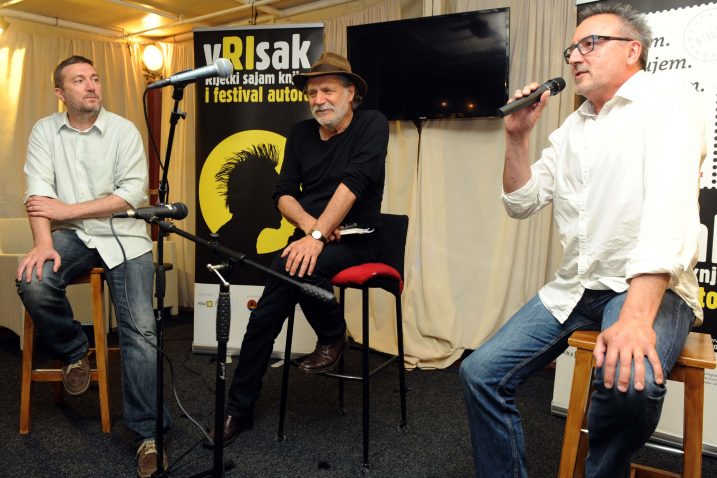 Drago Glamuzina, Rade Šerbedžija i Nikica Petković na promociji  zbirke pjesama  Rade Šerbedžije / Snimio Marko GRACIN
