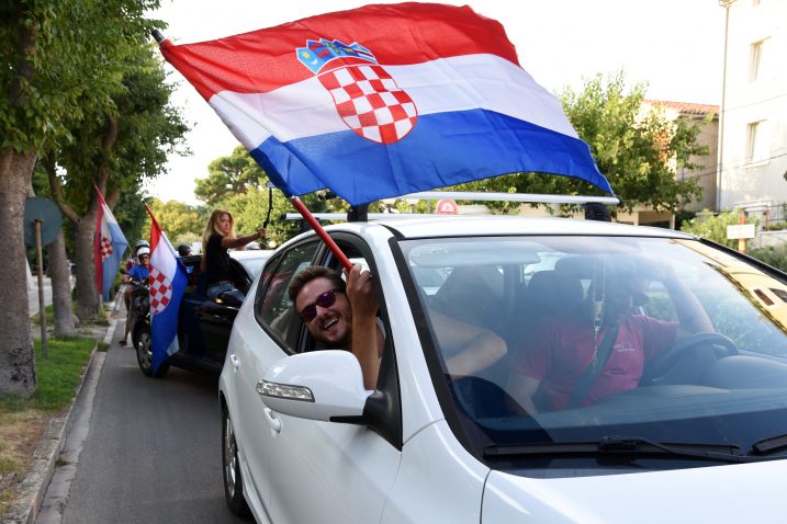 NAVIJAČKA ATMOSFERA – Cresani su čitav dan čekali start utrke, ali to nije pokvarilo odličnu atmosferu / W. SALKOVIĆ