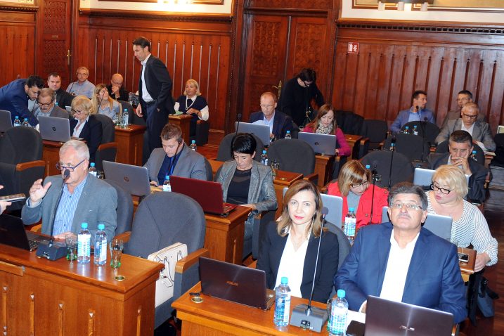 Vijećnička pitanja opet izazvala burnu raspravu na sinoćnjoj sjednici Gradskog vijeća / Snimio Marko GRACIN