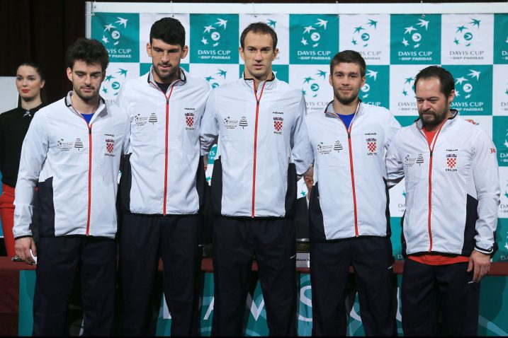 TREBAJU PODRŠKU S TRIBINA – Marin Draganja, Franko Škugor, Ante Pavić, Nikola Mektić i Željko Krajan / D. JAVOROVIĆ/PIXSELL