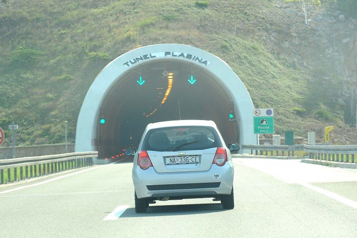 Razlog za inspekciju bila je prometna nesreća zbog pucanja šahta u tunelu Plasina, a u  kojoj su  sudjelovala tri vozila  / Foto S. DRECHSLER