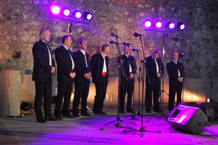 Pjevači klape Tić, organizatori Desete smotre klapa u Driveniku  / Snimio Anto RAVLIĆ