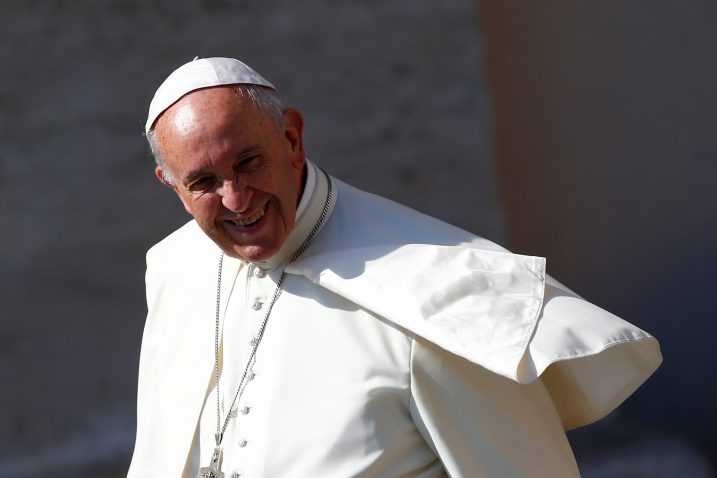 Papa Franjo je prvu damu pitao »što daje jesti« svom mužu, da li »poticu«, slovenski blagdanski kolač od oraha / Reuters