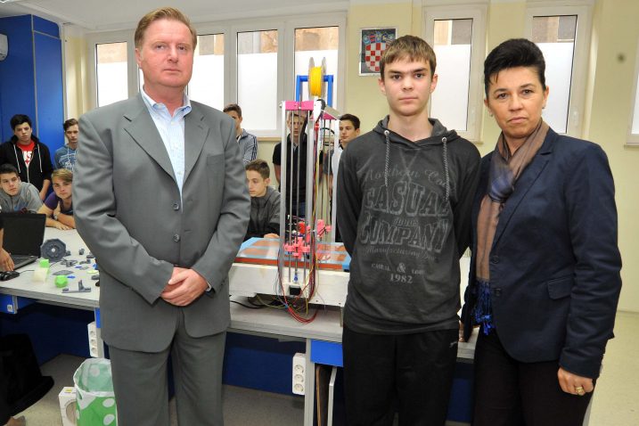 Robert Lesjak (u sredini) s Borisom Caputom i mentoricom Ružicom Kamenjašević / Snimio S. DRECHSLER