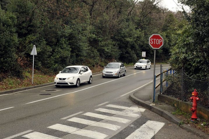Zemljište iznad vološćanskog groblja na kojem bi se trebao graditi novi Dom zdravlja / Snimio Silvano JEŽINA