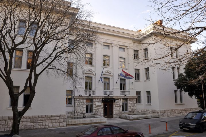 Rektorat Sveučilišta u Rijeci – Povjerenstvo za izbor rektora tek treba utvrditi listu kandidata za rektora / Foto Silvano JEŽINA