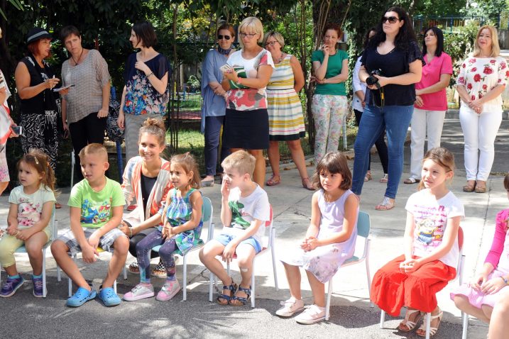 Mališane razveselili darovi iz Zagorja  / snimio M. GRACIN