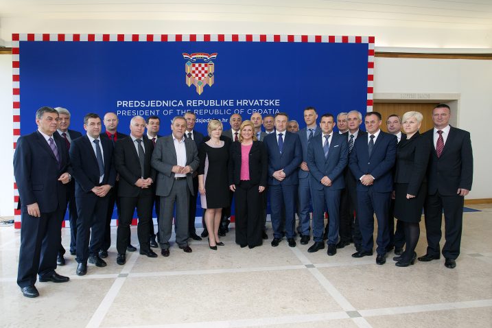 Hrvatska predsjednica ma Pantovčaku s hrvatskim županima / Davor Pongračić / COPIX