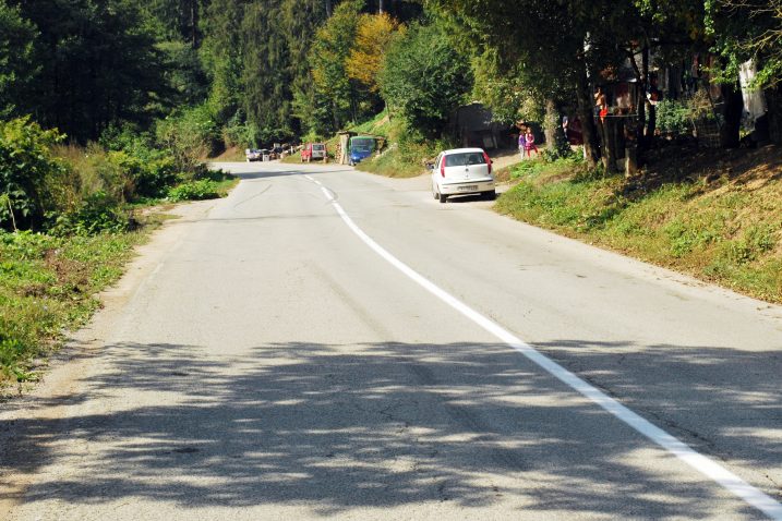 Na cesti su nakon tragedije ostali tragovi kočenja / M. KRMPOTIĆ/Arhiva NL