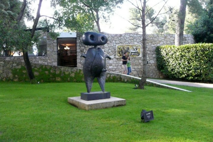 Skulptura Joana Miróa / Foto Panoramio.com