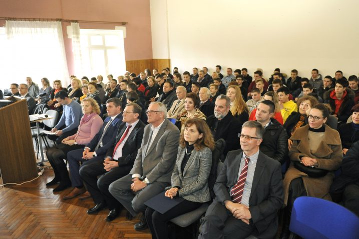 Sa svečanosti u Strojarsko-brodograđevnoj školi / Snimio Silvano JEŽINA