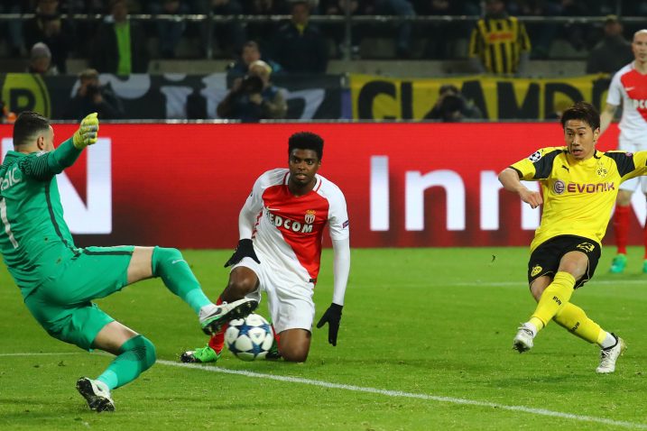 NADA ZA ŽUTE – Shinji Kagawa postiže drugi pogodak pored nemoćnog Danijela Subašića / REUTERS