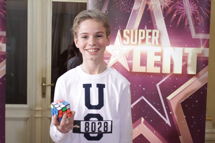 Na show se Luka odlučio prijaviti da promovira »speedcubing« – brzo slaganje Rubikove kocke
