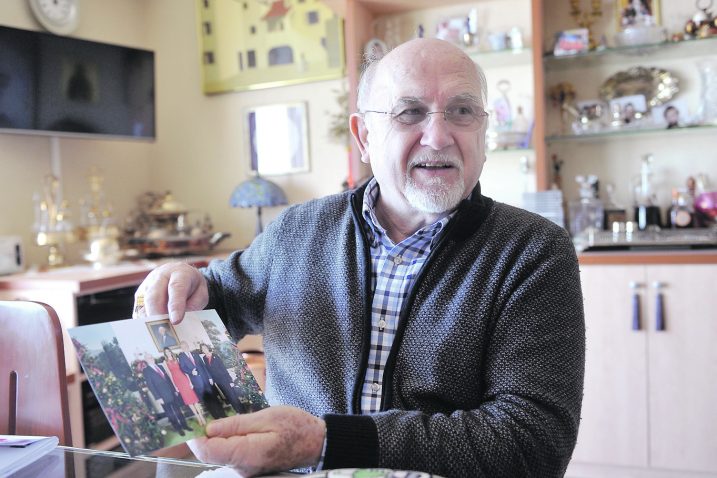 Boris Paškvan u stanu na Pećinama, prepunom "američkih uspomena" / Foto Roni BRMALJ