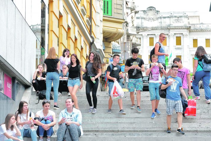 Živa u termometru još uvijek je visoko, a početak školske godine sve bliži    / snimio V. KARUZA