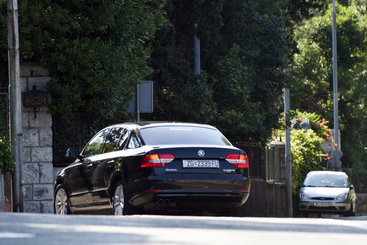 Vladin automobil skreće u dvorište Vile Costabella / Snimio Marin ANIČIĆ