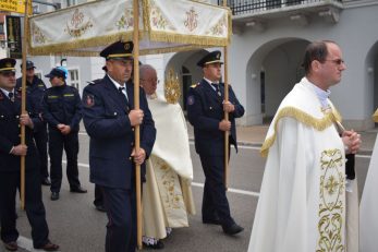 Procesija za Tijelovo u Gospiću / Snimio Marin SMOLČIĆ