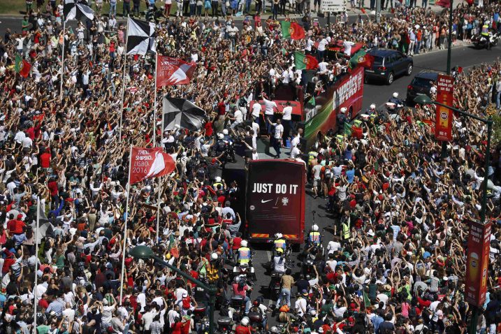 Tisuće portugalskih navijača dočekale su nove europske nogometne prvake / Foto Reuters