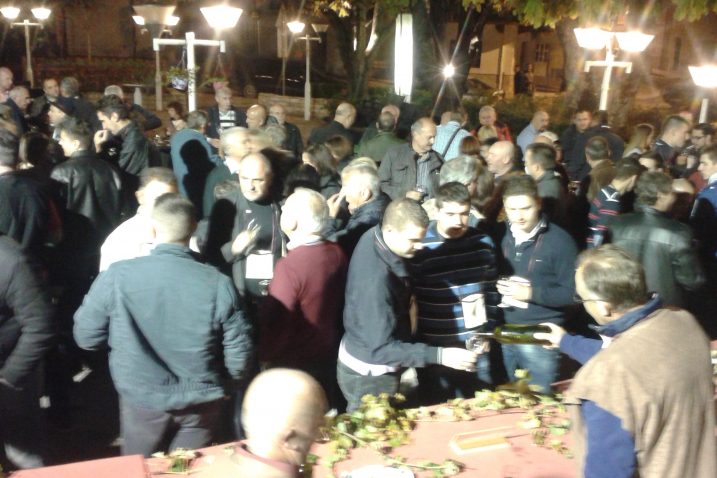 U Domu kulture u Novom okupilo se oko tisuću ljubitelja i štovatelja vina / Foto A. RAVLIĆ