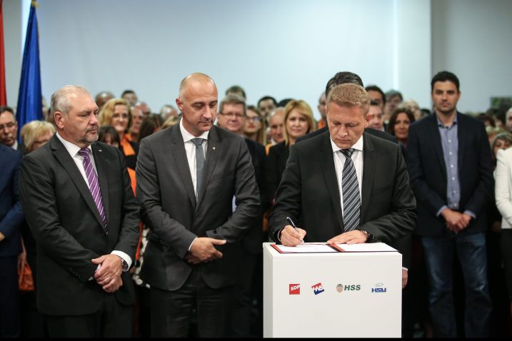 HSS-ov Krešo Beljak na potpisivanju koalicijskog sporazuma je »iskočio« pa kazao da je Most HDZ / Foto P. GLEBOV/PIXSELL