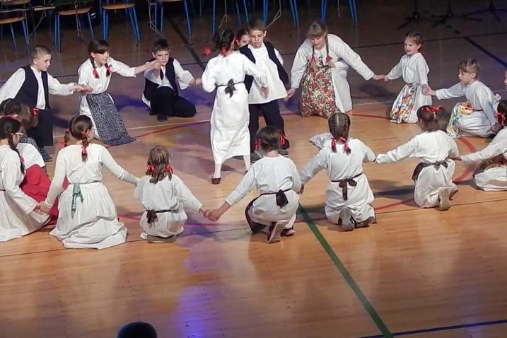 Nastup Malog folklora na Smotri folklora u Delnicama / Foto V. BOLF