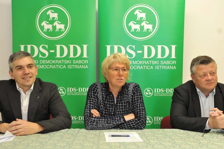 Stali u obranu Edita – Srđan Srdoč,  Dorotea Pešić Bukovac i Oskar Skerbec / Snimio Sergej DRECHSLER