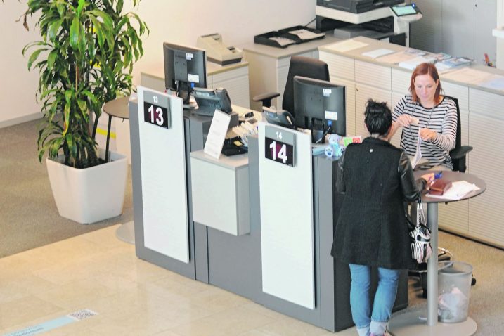U PGŽ-u »minusi« građana čine 7,7 posto ukupnih kredita / Snimio Damir ŠKOMRLJ / NL arhiva
