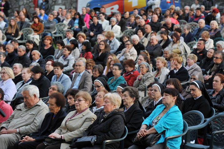 Marijin perivoj pun hodočasnika / snimio S. DRECHSLER
