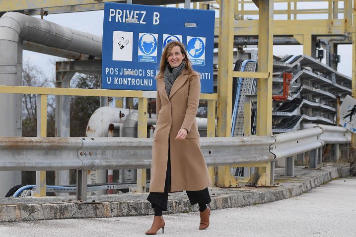 Prosvjed organizira Općina Omišalj predvođena načelnicom Mirelom Ahmetović / foto I. TOMIĆ