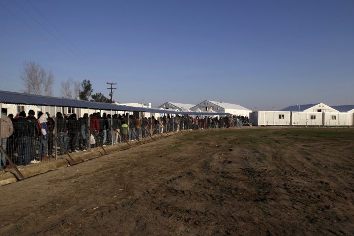 Dugi red imigranata na grčko-makedonskoj granici, blizu sela Idomeni / Reuters