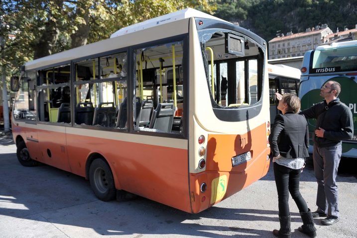 Sudeći prema izgledu vozila, počinitelj se dobrano »pomučio« dok je završio s divljanjem / Snimio Vedran KARUZA