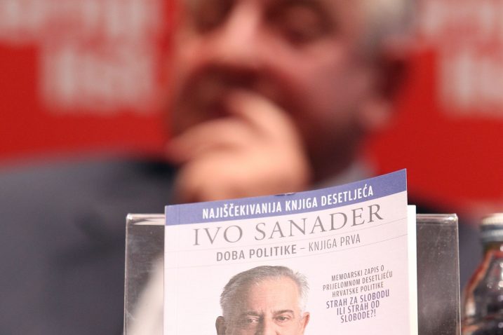 Reklama za Sanaderove memoare glasi - "najiščekivanija knjiga desetljeća" / Foto Boris Scitar/PIXSELL