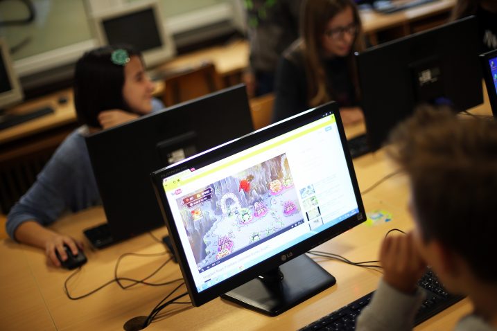 Učenike će se postupno uvoditi u svijet računala / Foto S. MIDŽOR/PIXSELL